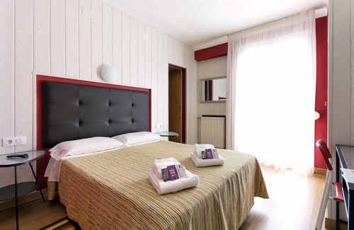 Caldes de Malavella Casa | Hostal Fabrellas