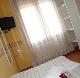 Caldes de Malavella Casa | Hostal Fabrellas