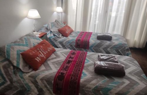 Comuna 10 Casa | HOSTAL , Habitación en vivienda familiar