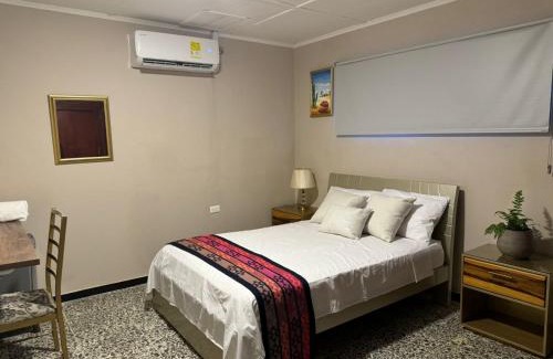 Camarones Casa | Hostal La Casta