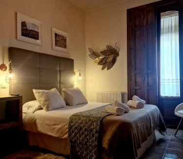Madrigal de la Vera Casa | Hostal La Colonial