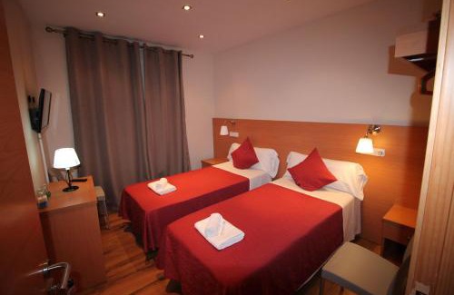 Sant Pere Casa | Hostal Orleans