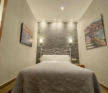 Sant Pere Casa | Hostal Orleans