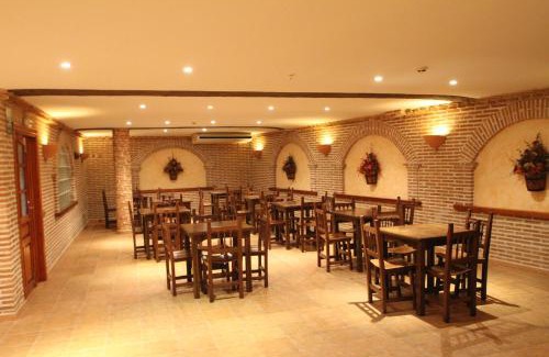 Calera Y Chozas Casa | Hostal Restaurante Cuatro Caminos