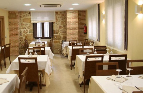 Ona Casa | Hostal Restaurante La Muralla