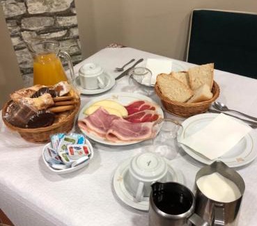 Santa Marina del Rey Casa | Hostal Salones Victoria