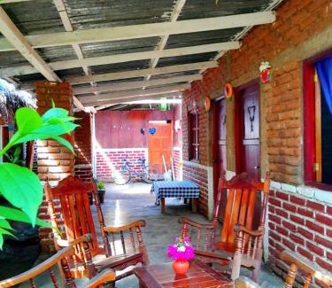 Santa Cruz Cama Y Desayuno | Hostal Y Restaurante El Escondite