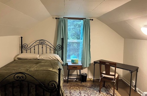 Navarro Cama Y Desayuno | Room in Beautiful Historic Home - Close to Wine, Waves, & Woods in Mendocino Co