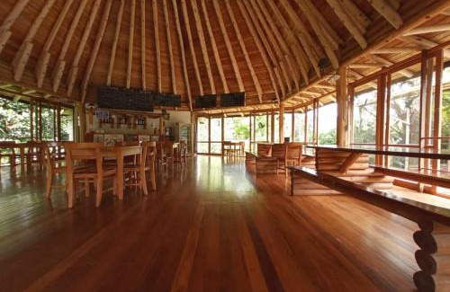 Mindo Hotel | Hosteria La Roulotte - Mindo