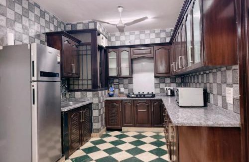 New Delhi Apartamento | Hostmystay-3BHK in GK3 ! Mblck