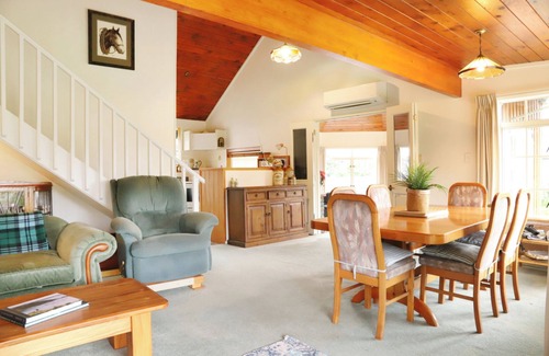 Whangamata Casa | Hosts on the Coast Moana Anu Cottage
