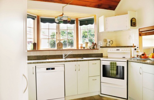 Whangamata Casa | Hosts on the Coast Moana Anu Cottage