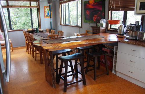 Whangamata Casa | Hosts on the Coast - Oasis on Ocean