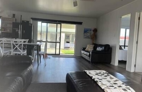 Whangamata Casa | Hosts on the Coast Tamaki Delight