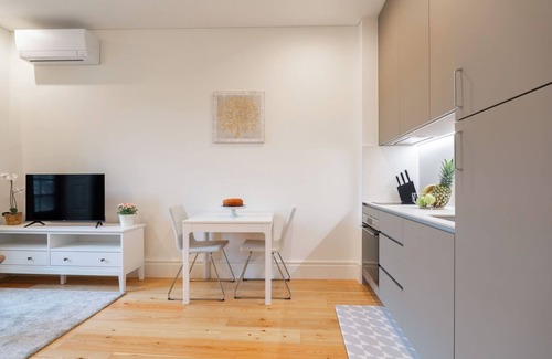Guimaraes Apartamento | HostWise - Bright Flat w/ Balcony
