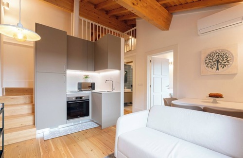 Guimaraes Apartamento | HostWise - Lovely Flat w/ Mezzanine