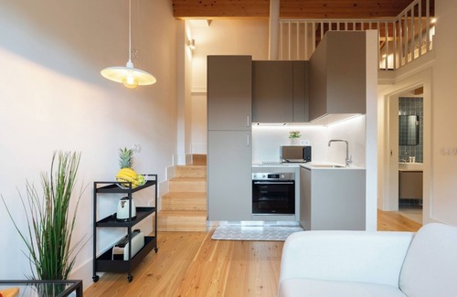 Guimaraes Apartamento | HostWise - Lovely Flat w/ Mezzanine