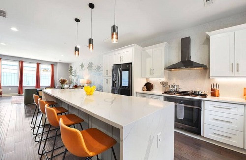 Lower Lawrenceville Casa | ★ HostWise Stays ★ Rooftop patio, King Bed, Garage Parking, Prime Location!