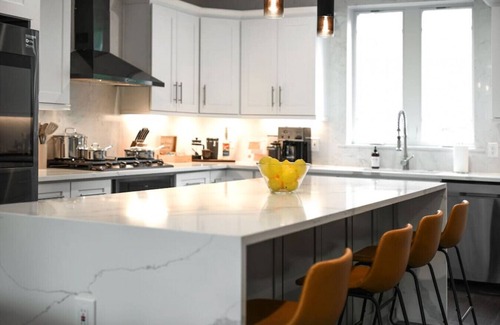 Lower Lawrenceville Casa | ★ HostWise Stays ★ Rooftop patio, King Bed, Garage Parking, Prime Location!
