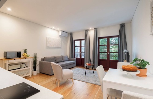 Guimaraes Apartamento | HostWise - Sunny Flat w/ Balcony