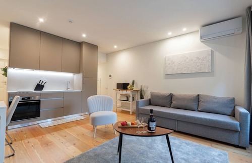 Guimaraes Apartamento | HostWise - Sunny Flat w/ Balcony