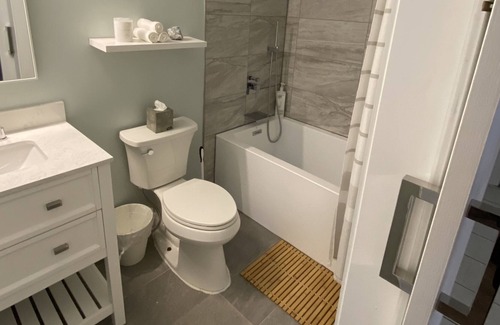 Gresham Casa | Hot Baths and Hiking Trails