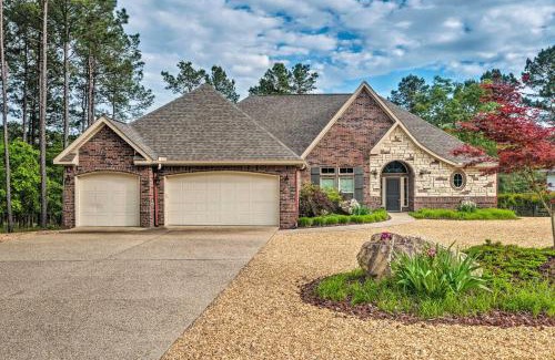 Hot Springs Village Casa | Hot Springs Family Home on Granada Golf Course!