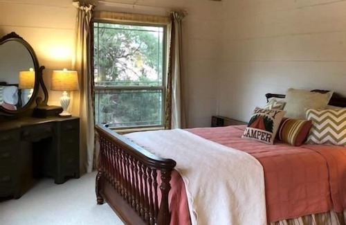 Mid America Cabaña | Hot Springs finest lake cottage, Summer's Hideaway
