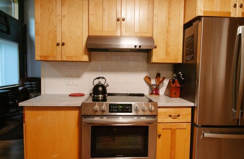 Welches Cabina | Hot Tub, 1.6 acres + Game Room| Walk to wine bar, coffee shop and more