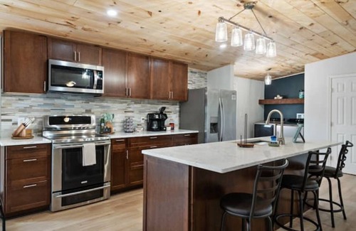 Luray Casa | Hot tub, 180 acres, river access