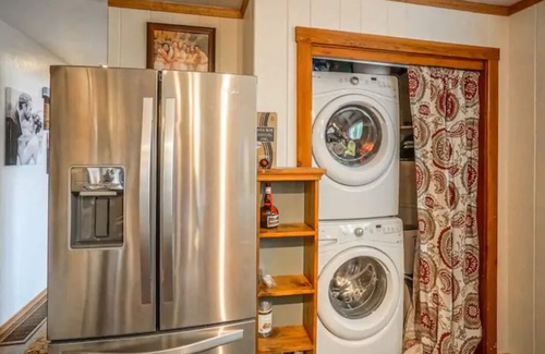 Nob Hill Casa | Hot Tub, 1bd/1ba, Nob Hill Home, King bed, W/D