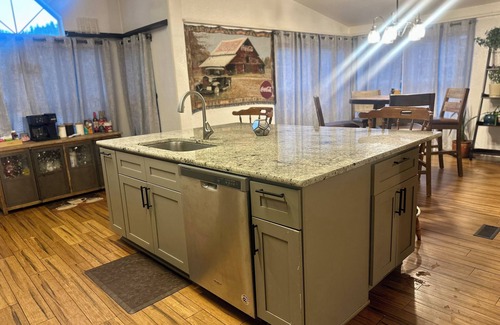 Cripple Creek Casa | Hot tub 3miles from Cripple Creek Secluded pet friendly