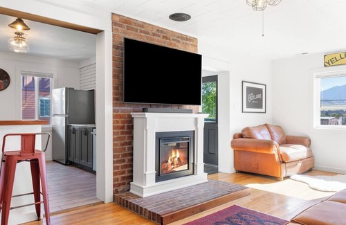 Livingston Casa | 2 Homes in One! Hot Tub + Bikes + Near Downtown