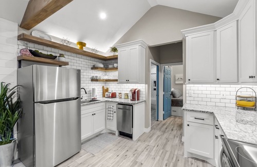 Spring Otro | HOT TUB! 400 Sf Spacious, Private Tiny Home Experience!