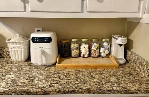 Sylvan Hills Casa | Hot Tub 8 min to Downtown & Airport Sleeps 6