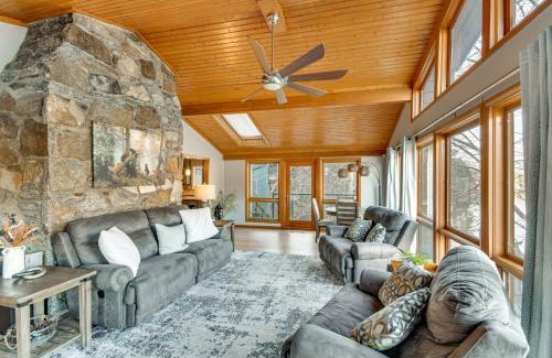 Lake Lure Casa | Hot Tub and Deck Cabin in Blue Ridge Mountains