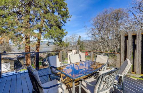 Hood River Casa | Hot Tub and Decks Central Hood River Townhome!