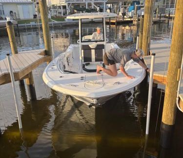 Matlacha Casa | Hot tub and Dock Gilligan's on the Island
