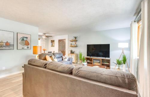 Eureka Springs Casa | Hot Tub and Fire Pit Holiday Island Getaway!