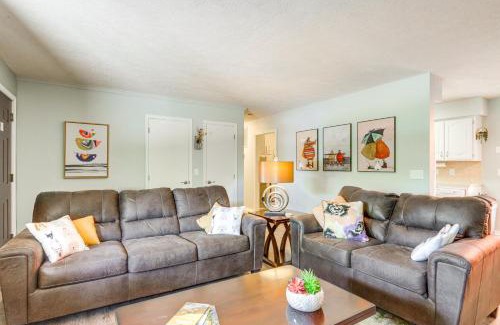 Eureka Springs Casa | Hot Tub and Fire Pit Holiday Island Getaway!