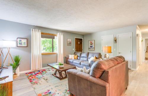 Eureka Springs Casa | Hot Tub and Fire Pit Holiday Island Getaway!