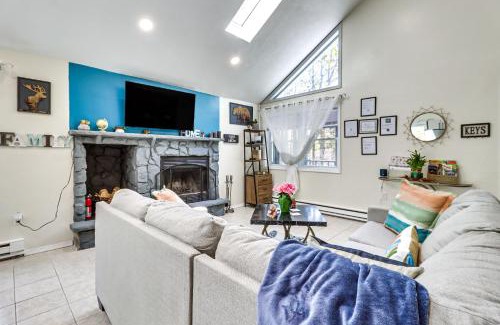 Tobyhanna Casa | Hot Tub and Lake Beach Access Tobyhanna Retreat!