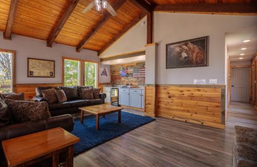 Kodak Casa | Hot Tub and Mini Golf Mtn-View Haven in Kodak!