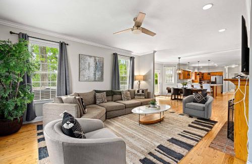 Leicester Casa | Hot Tub and Mountain Views just 15 min to Downtown Asheville!