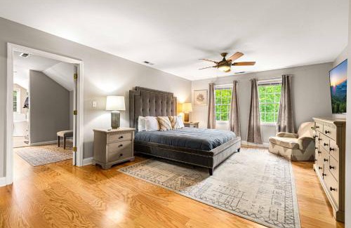 Leicester Casa | Hot Tub and Mountain Views just 15 min to Downtown Asheville!