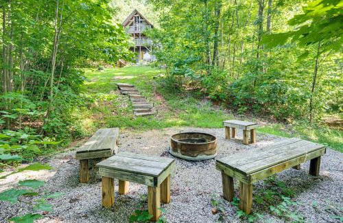 Old Fort Casa | Hot Tub and Mtn Views Modern Old Fort Hideaway!