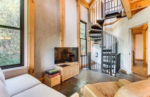 Old Fort Casa | Hot Tub and Mtn Views Modern Old Fort Hideaway!