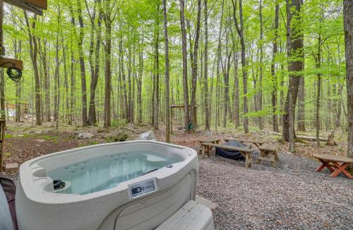 Thornhurst Casa | Hot Tub and Resort Amenities Pocono Lake Retreat!