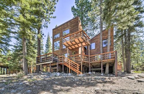 Truckee Casa | Hot Tub and Ski Shuttle Northstar Resort House