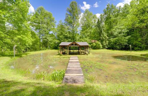 Vein Mountain Casa | Hot Tub and Trail Access Relaxing Marion Cabin